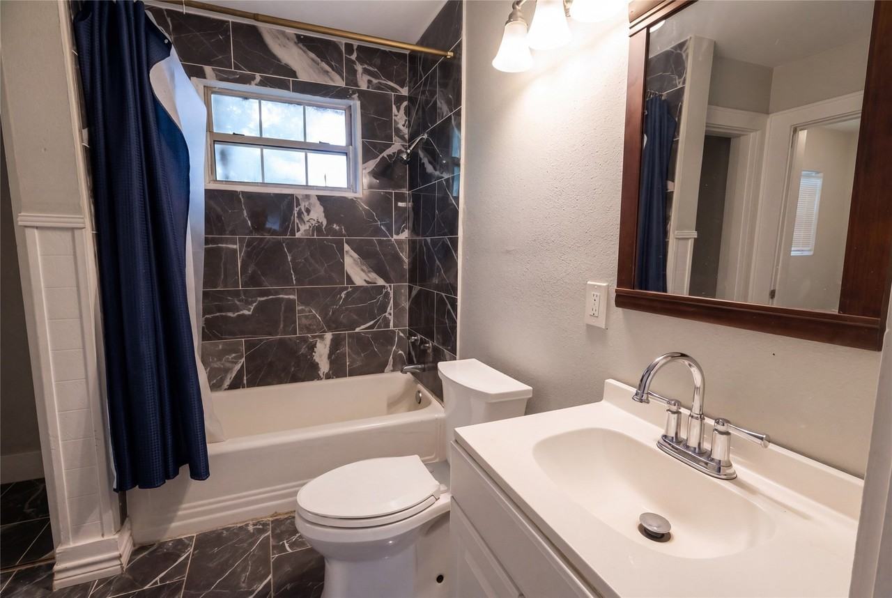 117 Lister St #1-2B - Photo 6 of 8