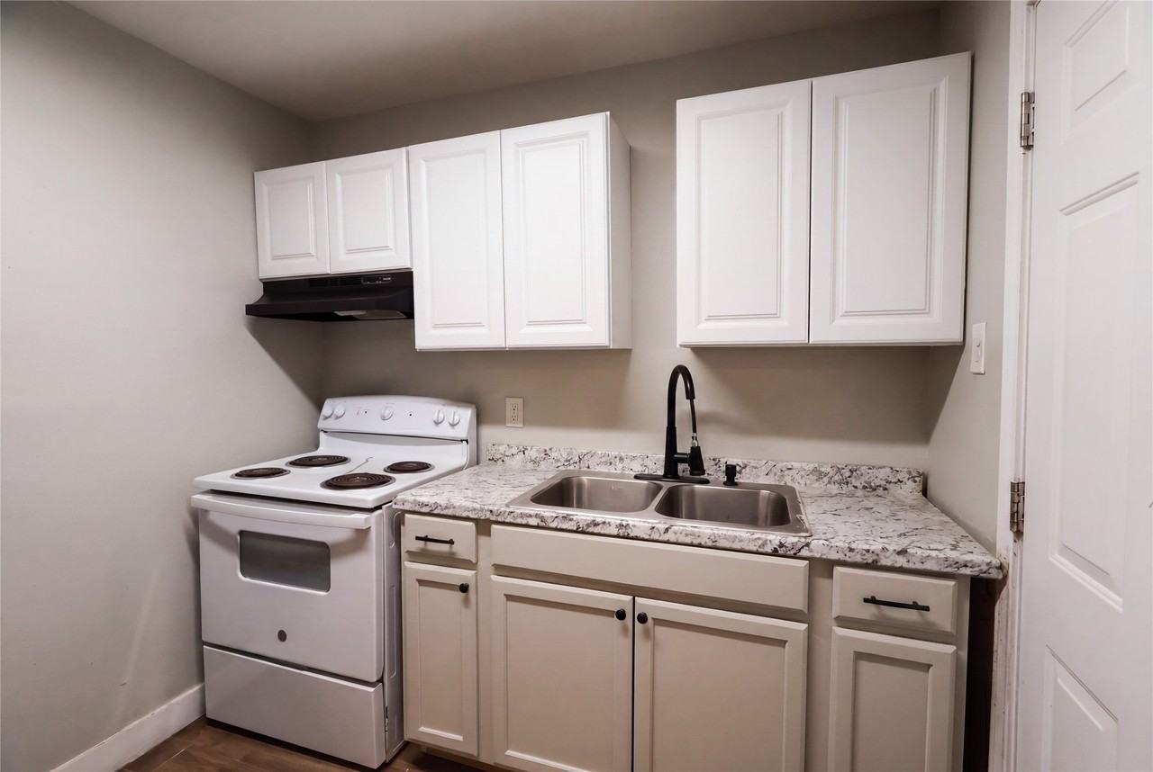 117 Lister St #1-2B - Photo 7 of 8