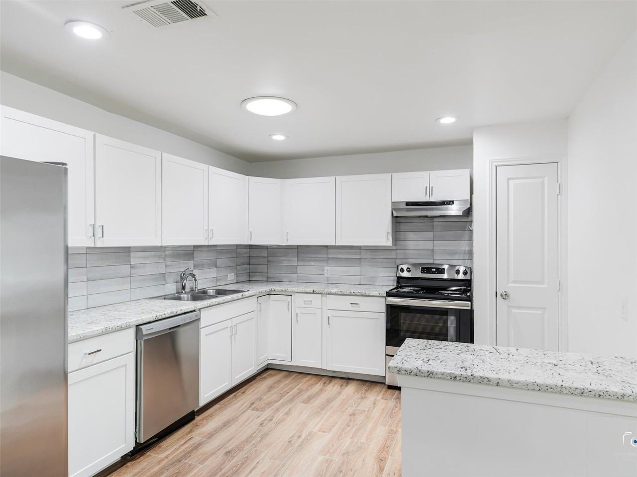 7301 Turner Ter - Photo 4 of 23