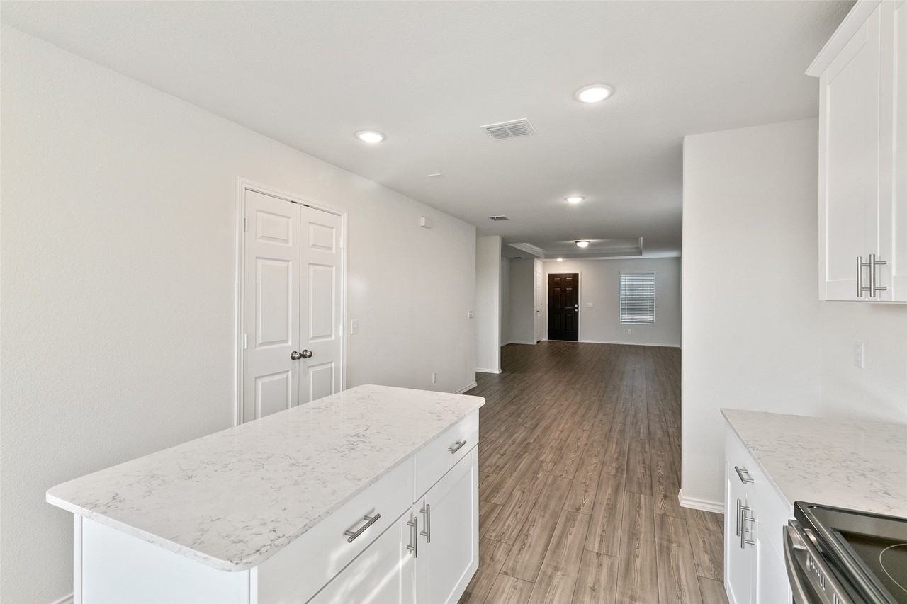 4509 Greenham Ln - Photo 5 of 25