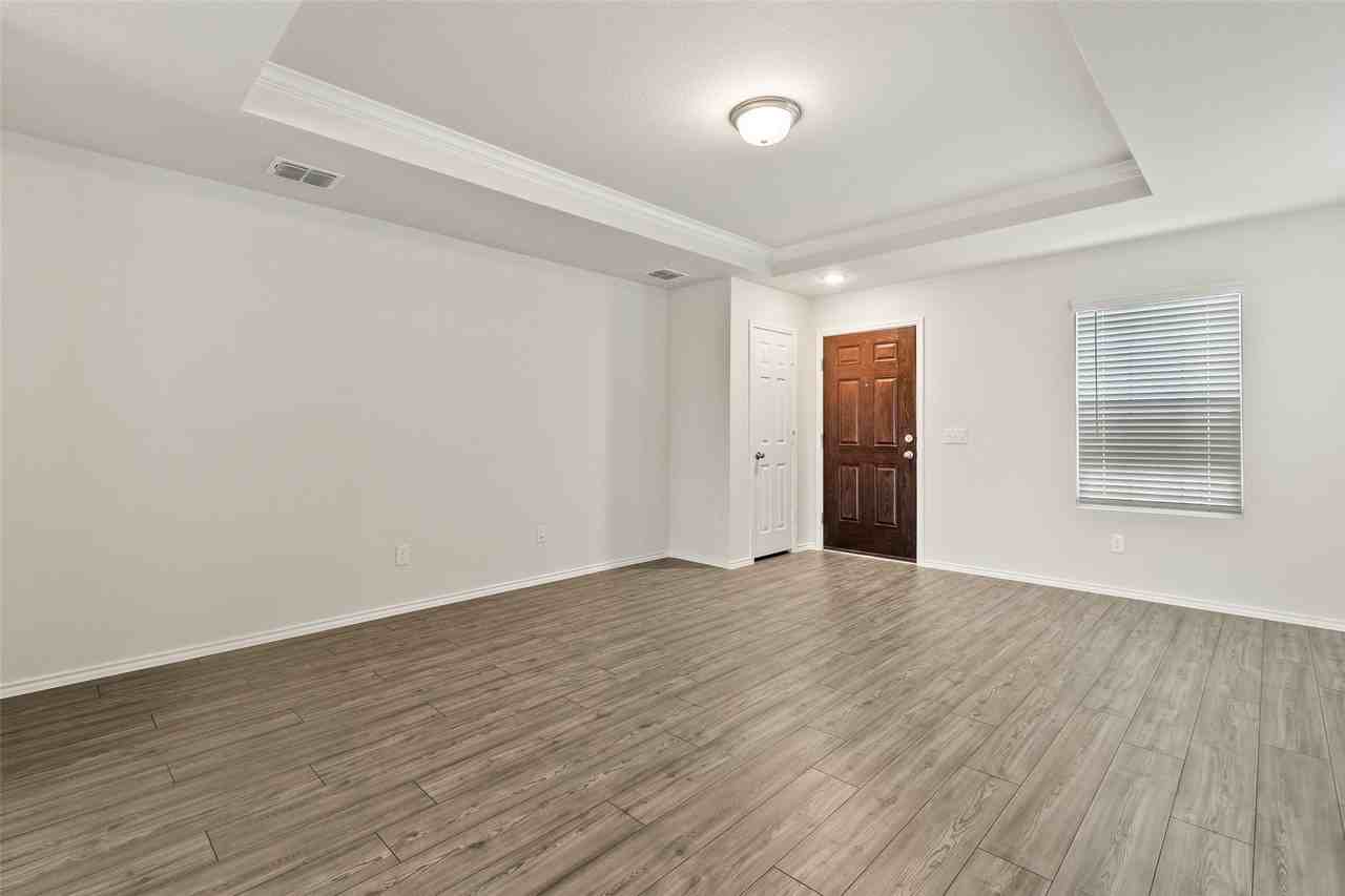 4509 Greenham Ln - Photo 6 of 25