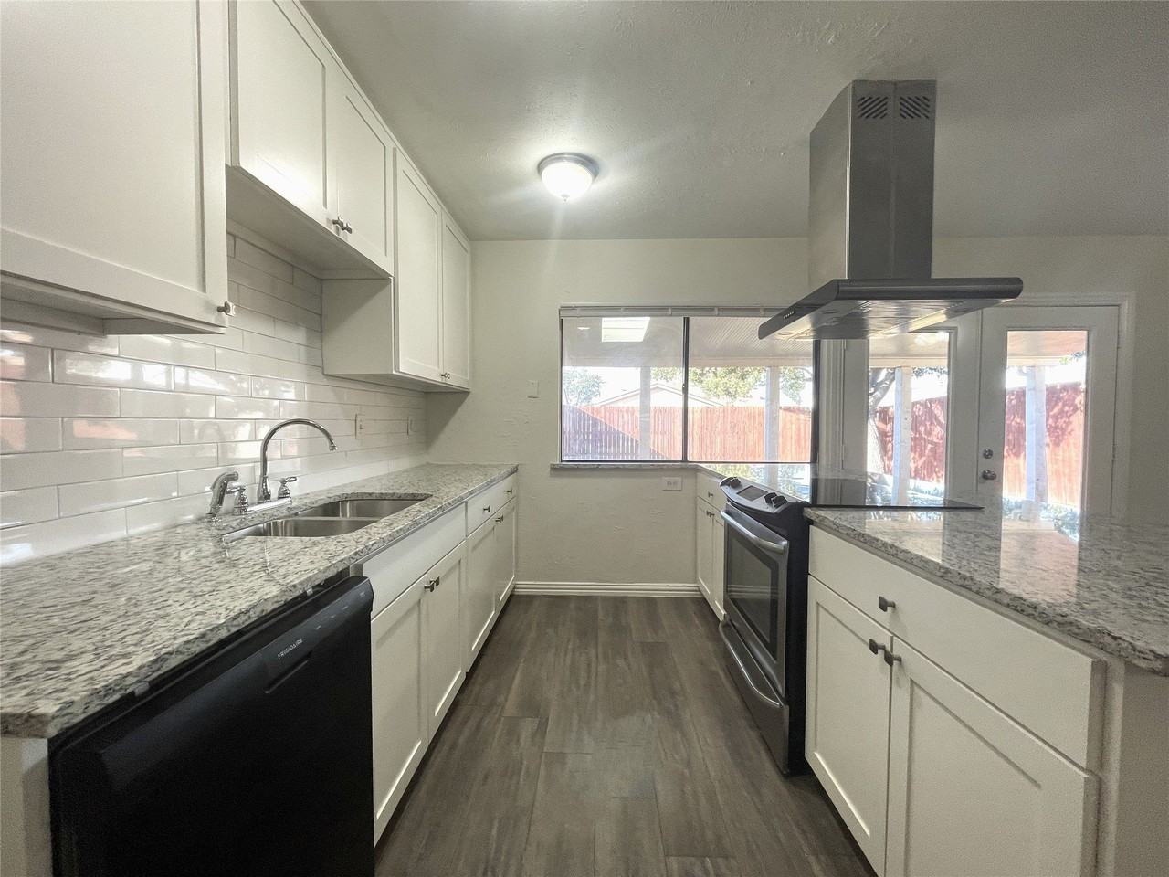 5608 Terry St - Photo 7 of 20