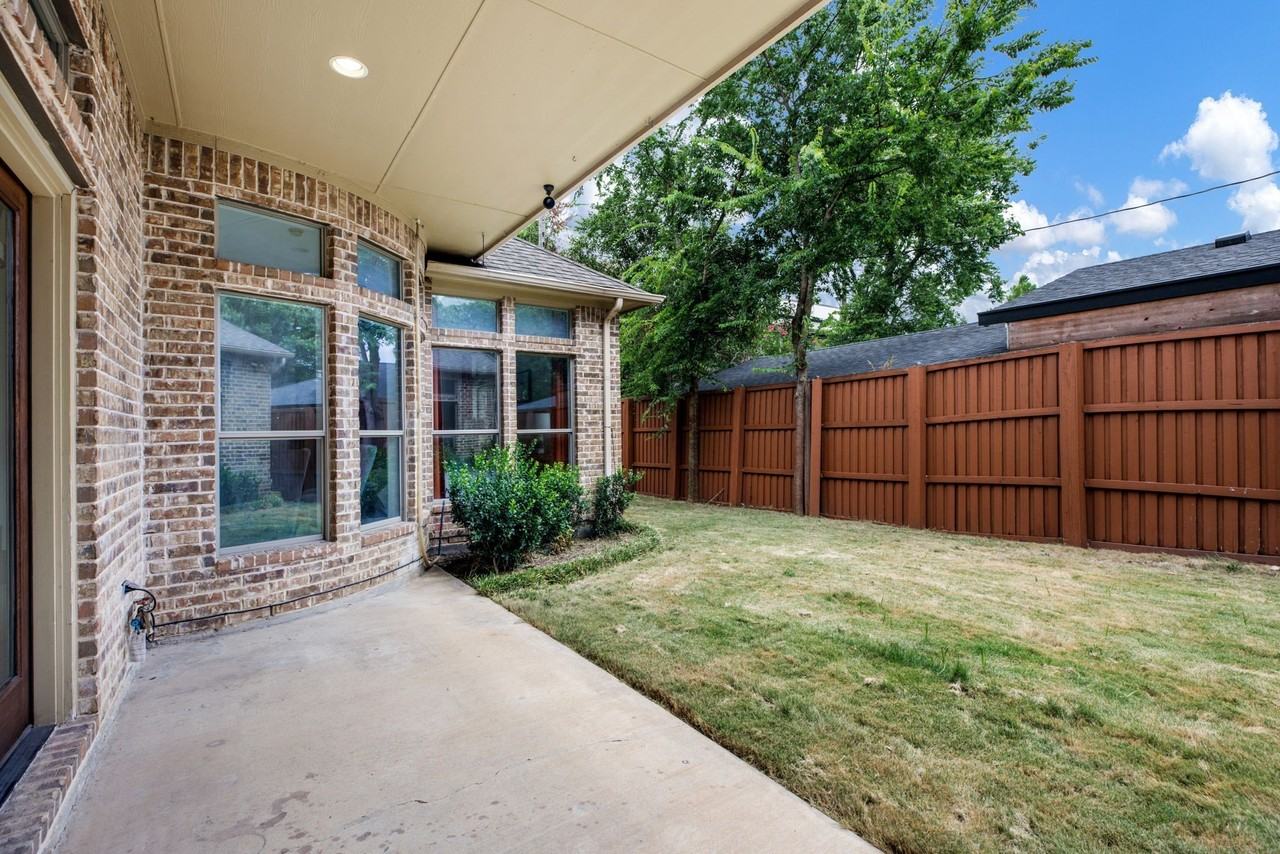 3606 S Versailles Ave - Photo 5 of 40
