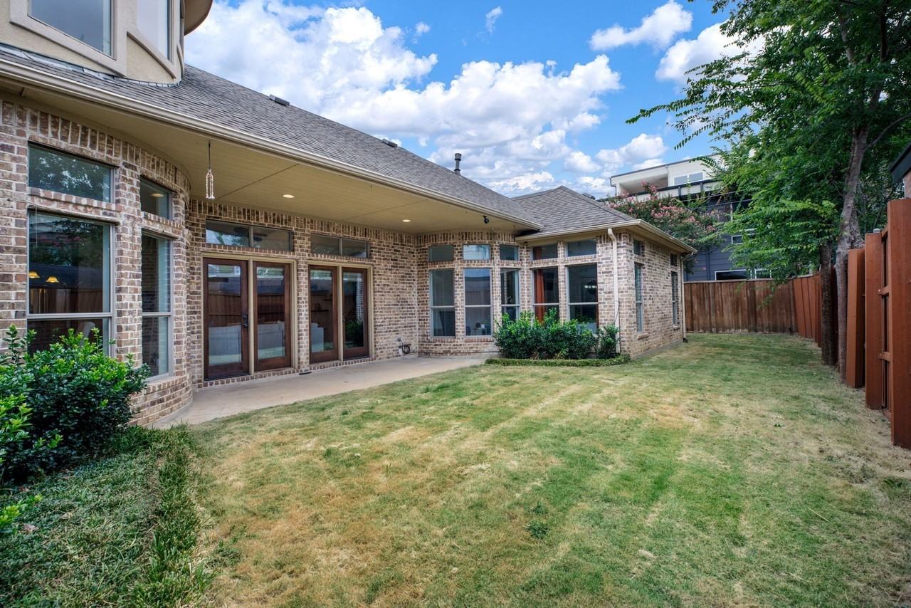 3606 S Versailles Ave - Photo 6 of 40