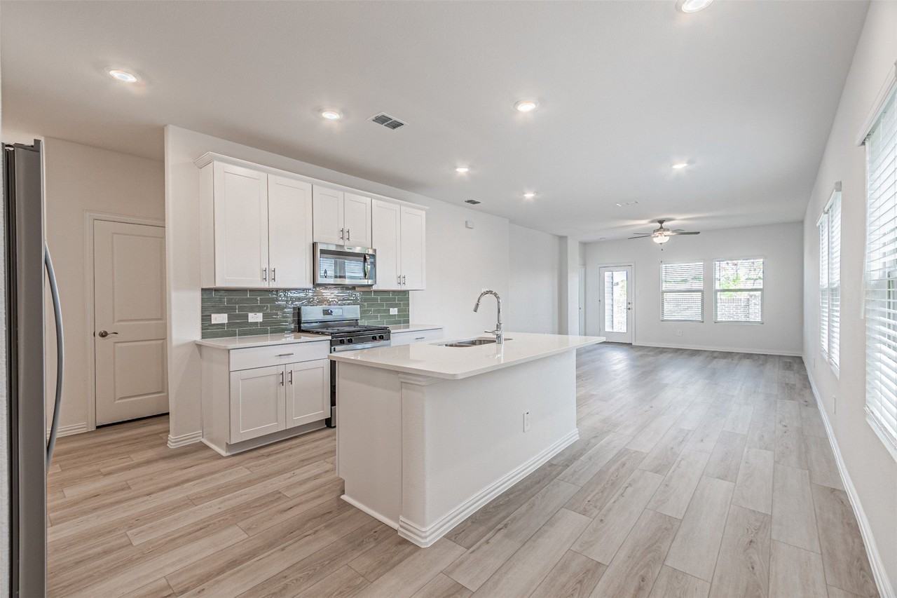 1134 Old Stead Dr - Photo 7 of 38