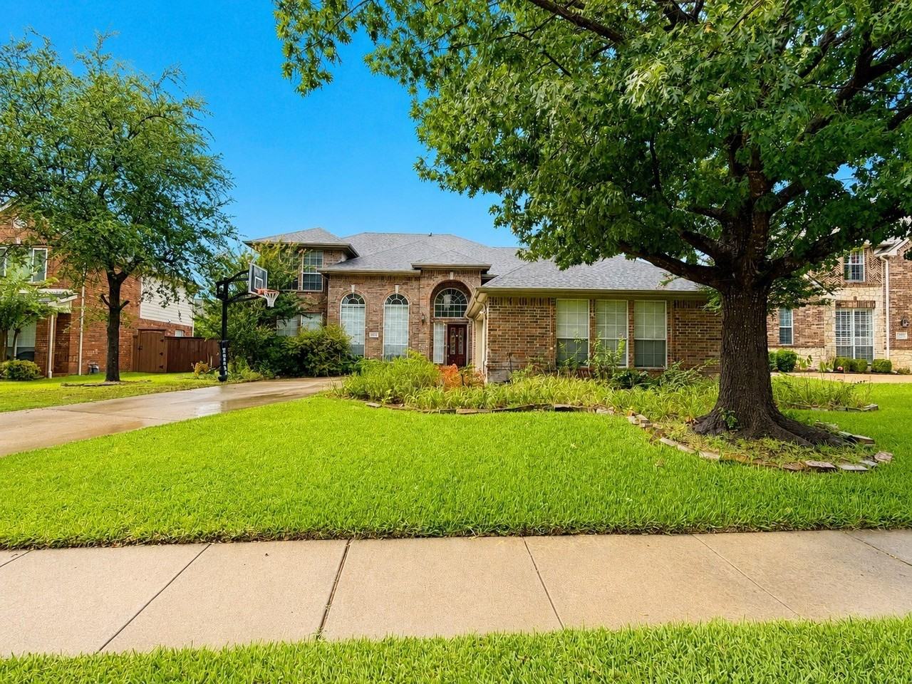 1314 Salado Dr - Photo 2 of 25