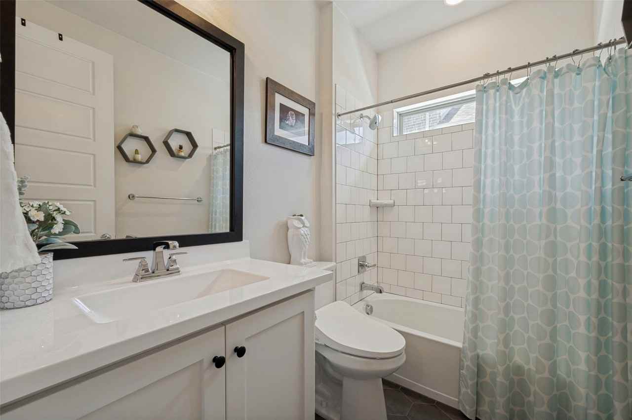 2720 Bluegill Ln - Photo 5 of 25