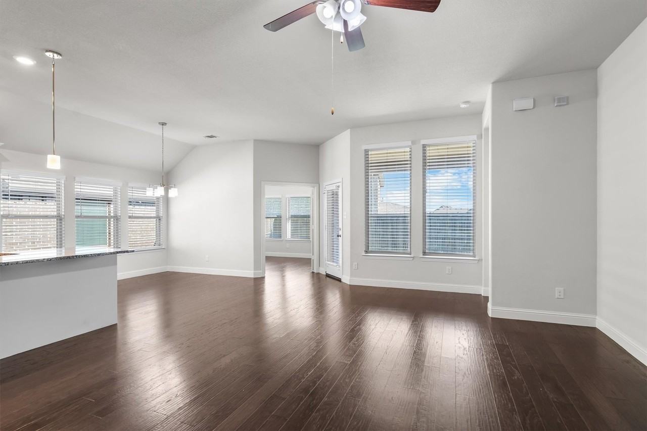 529 Overton Ave - Photo 5 of 40