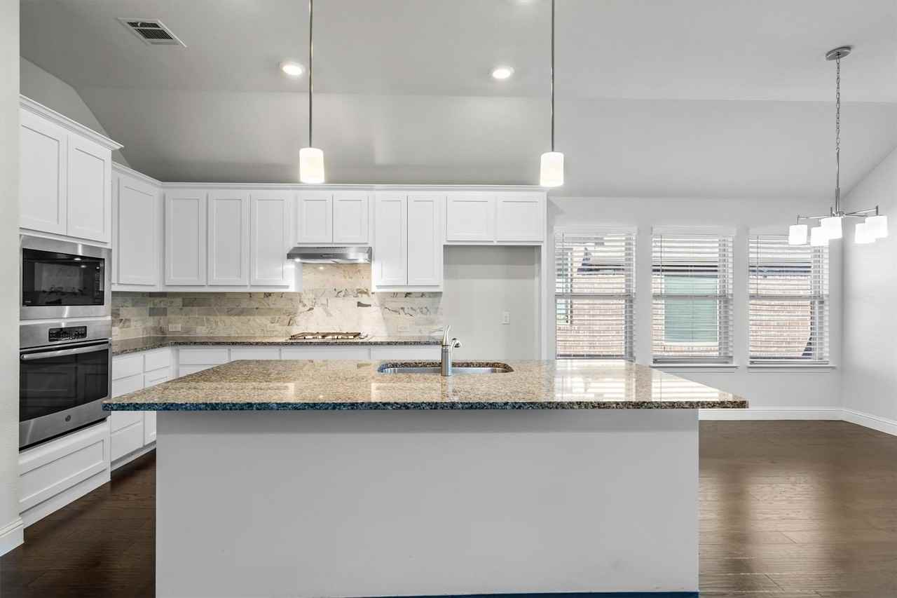 529 Overton Ave - Photo 6 of 40