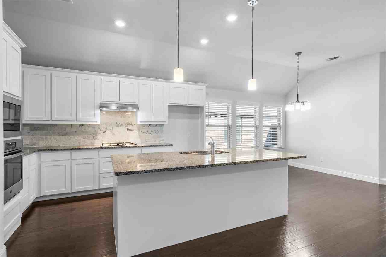 529 Overton Ave - Photo 7 of 40