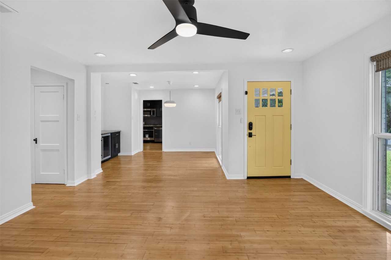 9518 Biscayne Blvd - Photo 4 of 33