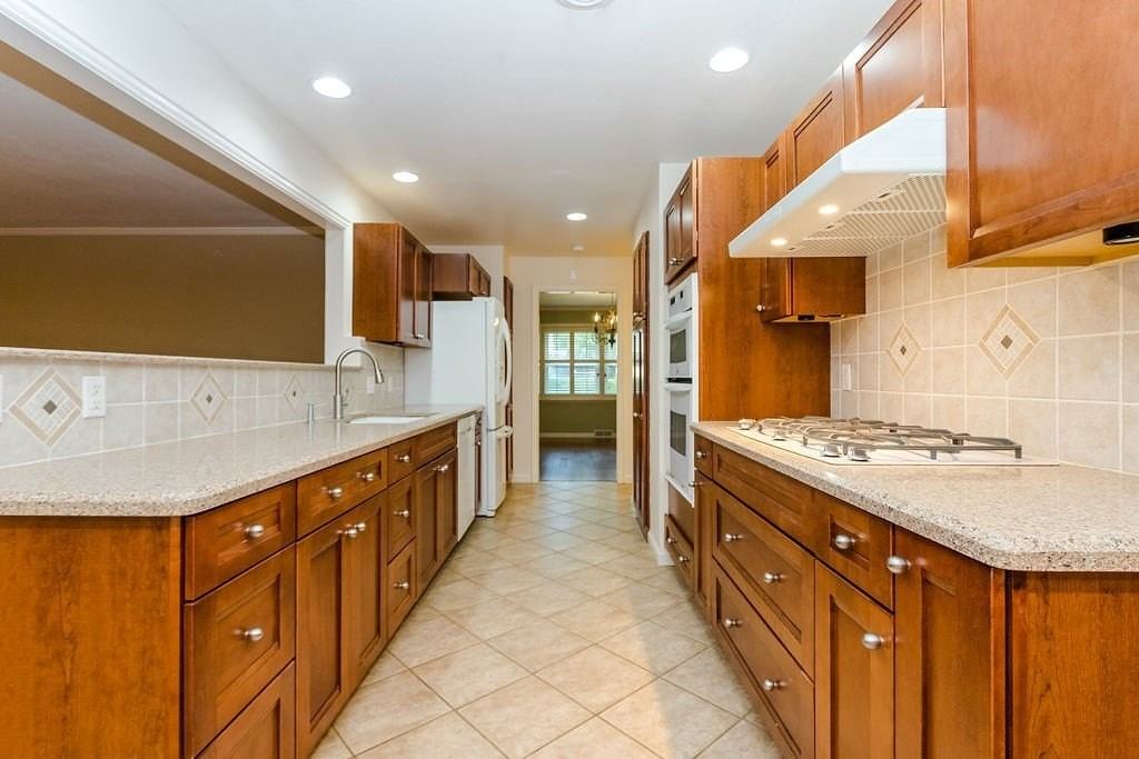 4225 Reaumur Dr - Photo 6 of 36