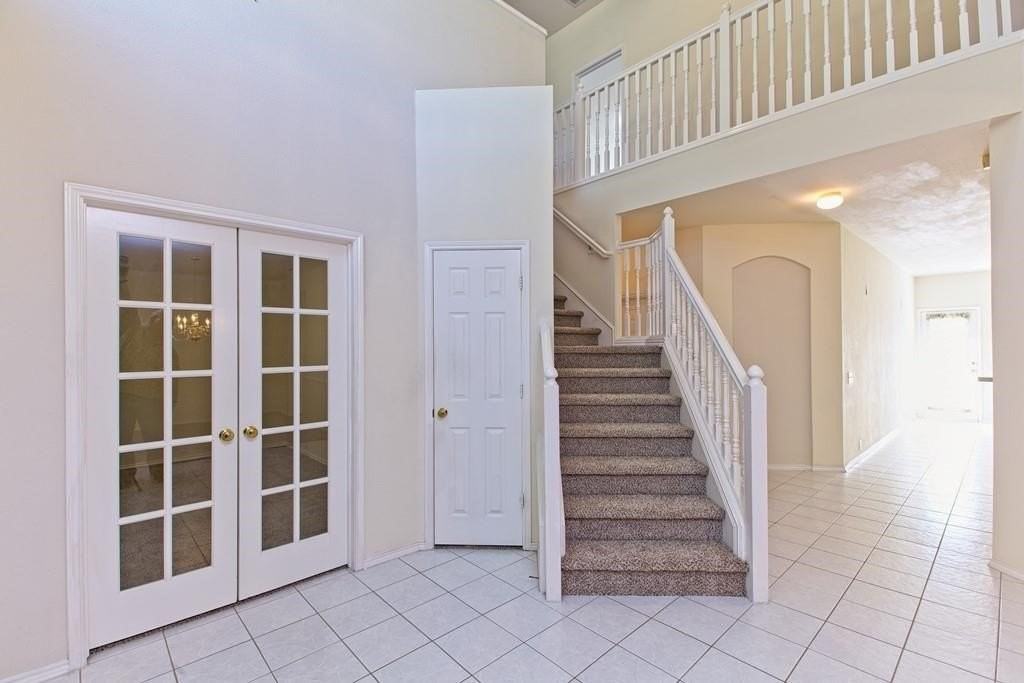 8713 Somerville Way - Photo 3 of 34