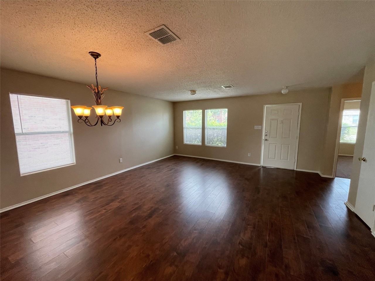 1420 Bumble Bee Dr - Photo 3 of 15