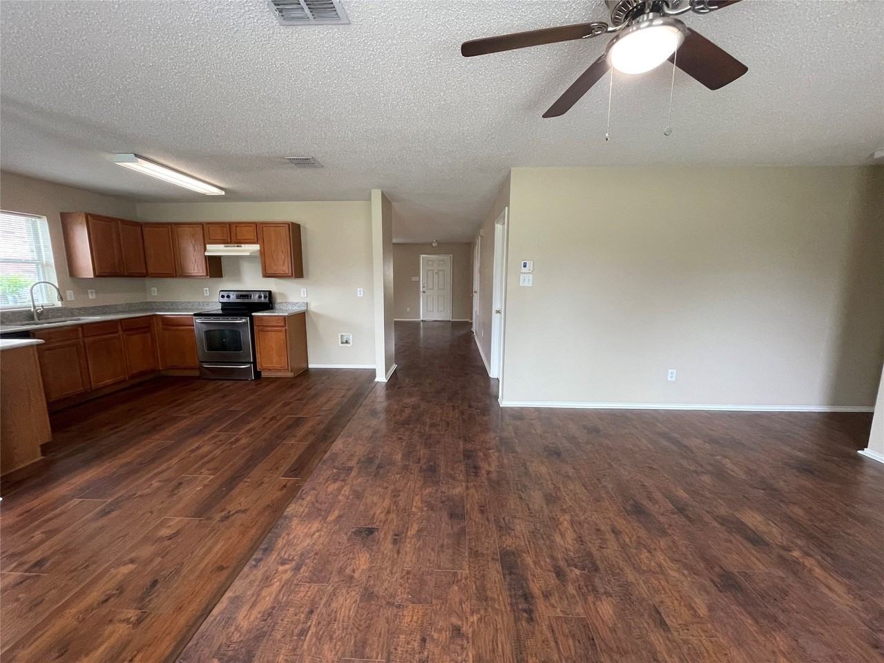 1420 Bumble Bee Dr - Photo 5 of 15