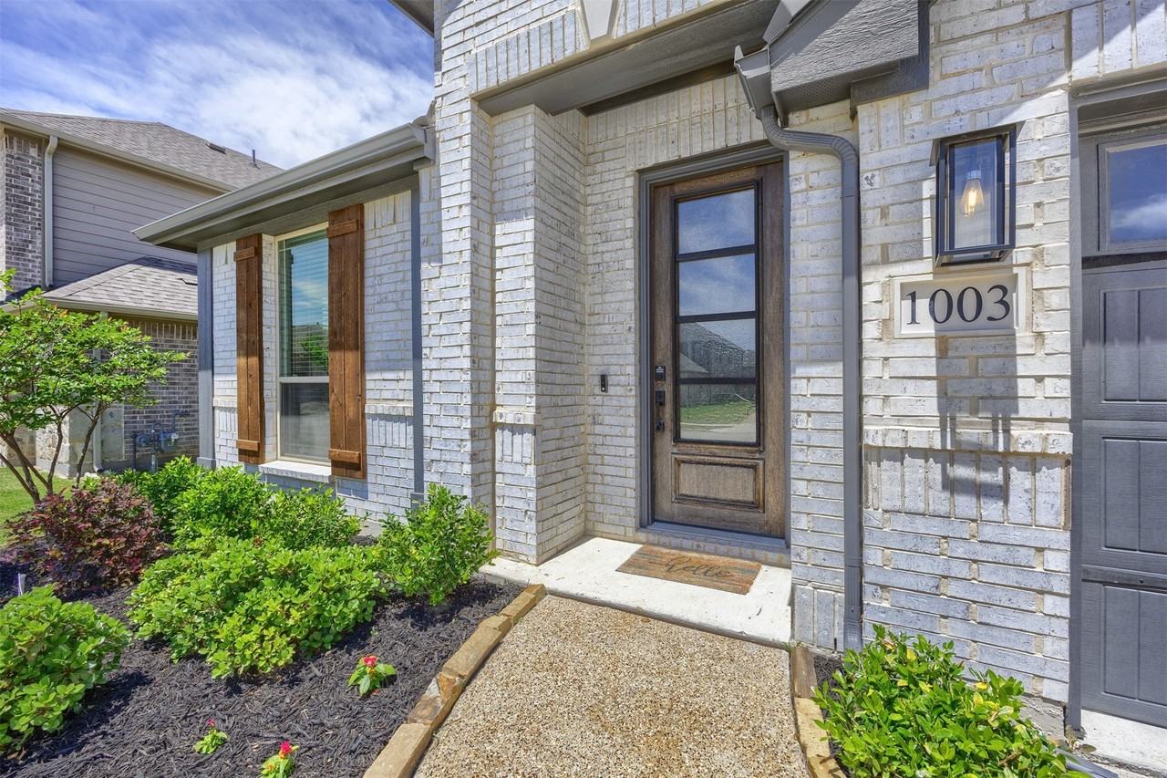 1003 Pecan Glen Dr - Photo 4 of 34