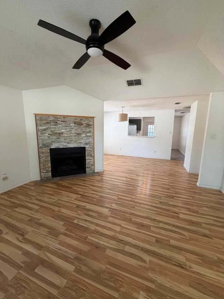 3006 Post Oak Dr - Photo 2 of 16