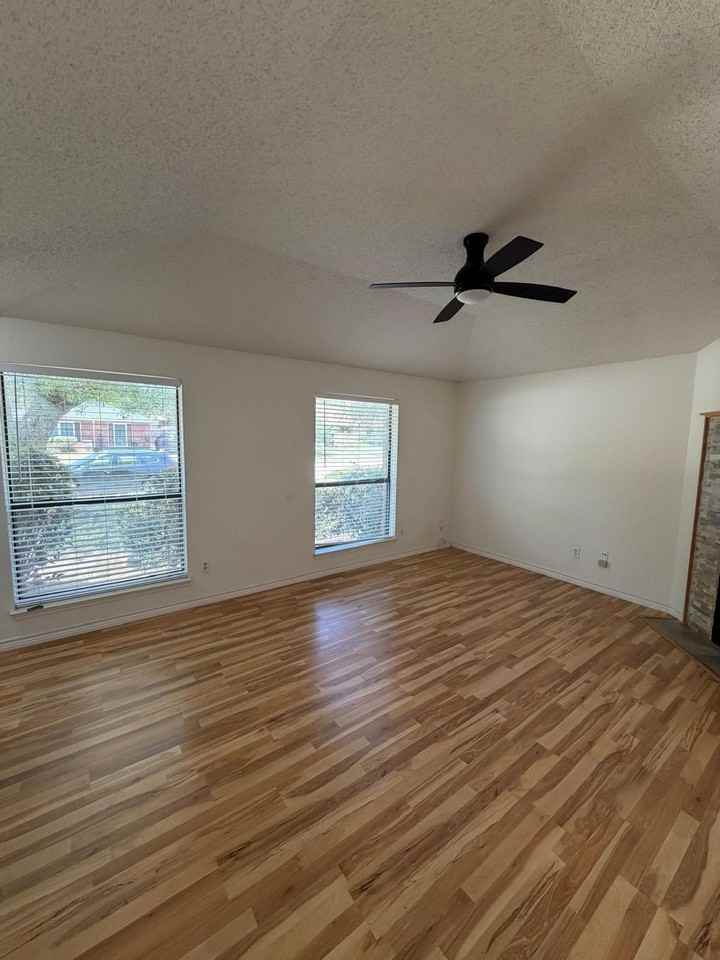 3006 Post Oak Dr - Photo 3 of 16