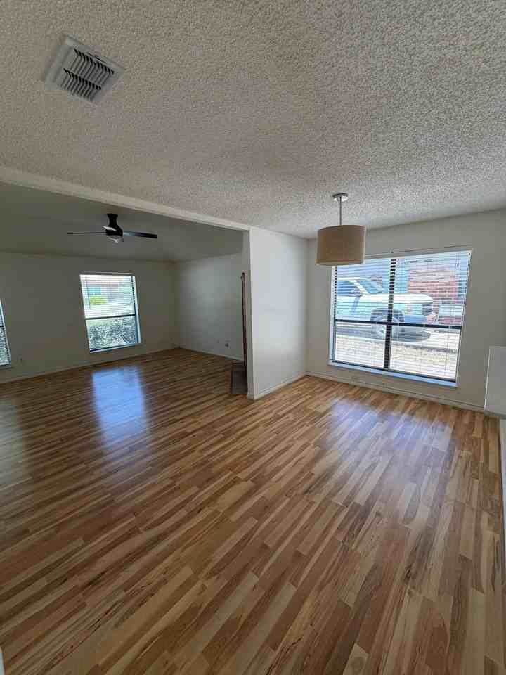 3006 Post Oak Dr - Photo 5 of 16