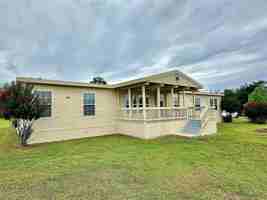 featured image of 831 Country Club Rd