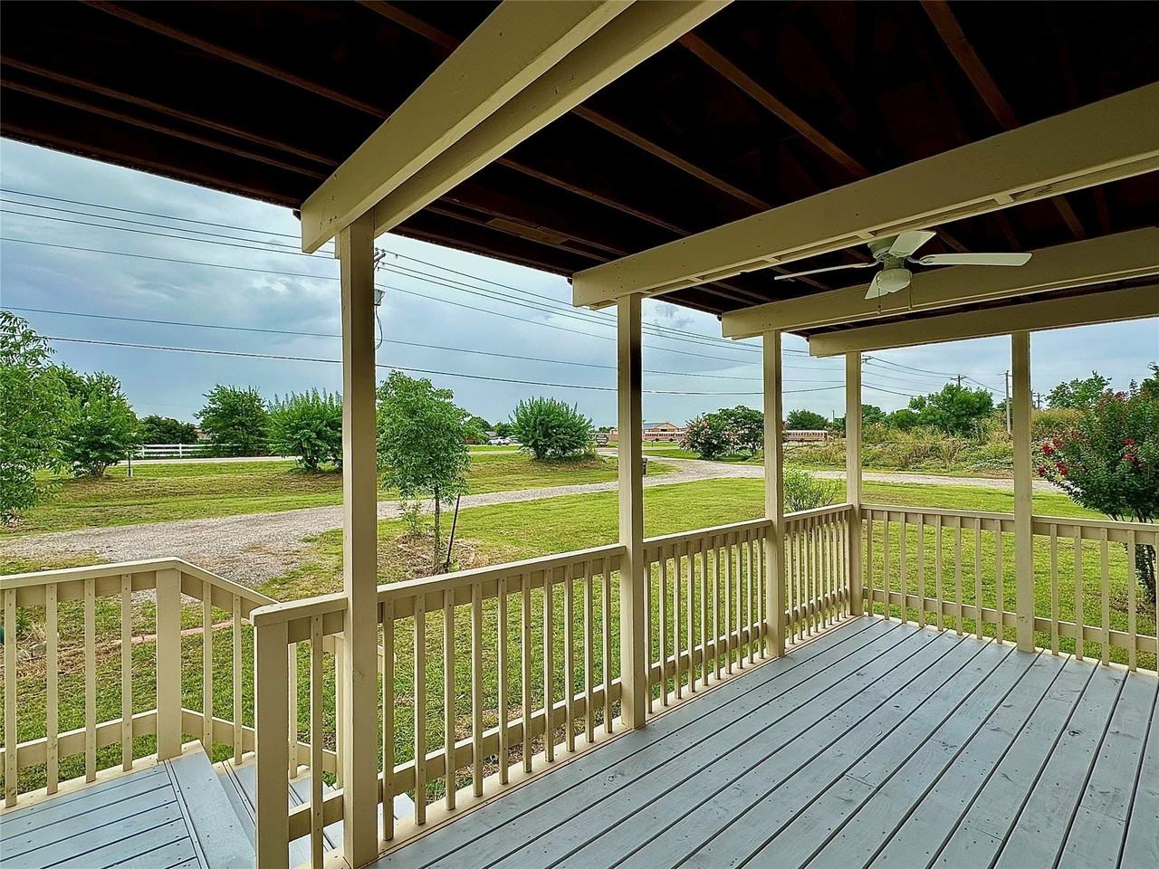 831 Country Club Rd - Photo 2 of 28
