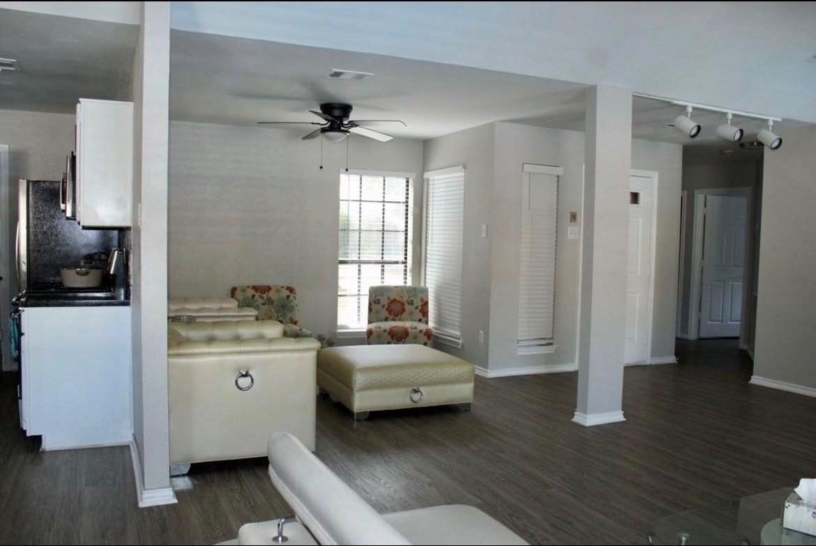 808 Bridgewater Ln - Photo 3 of 12