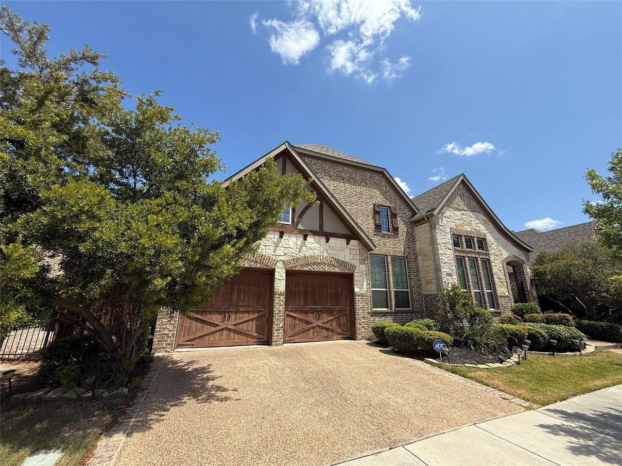1101 Prairie Ridge Ln - Photo 2 of 40