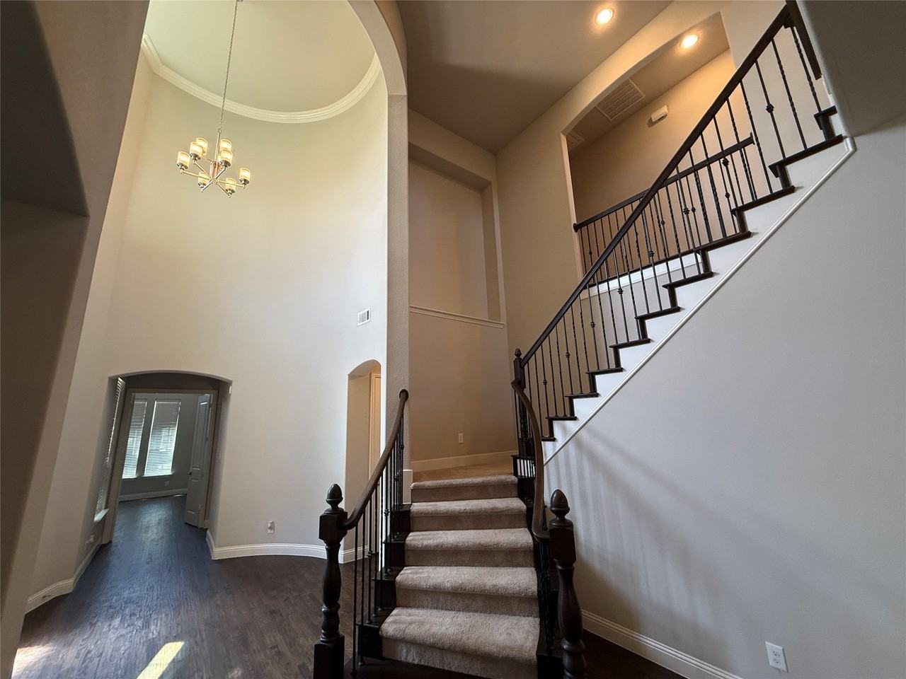 1101 Prairie Ridge Ln - Photo 5 of 40
