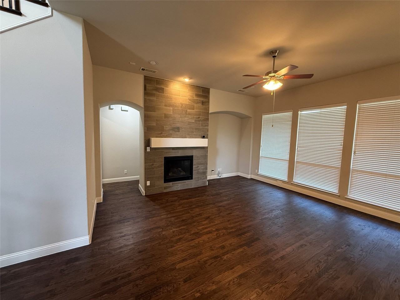 1101 Prairie Ridge Ln - Photo 6 of 40