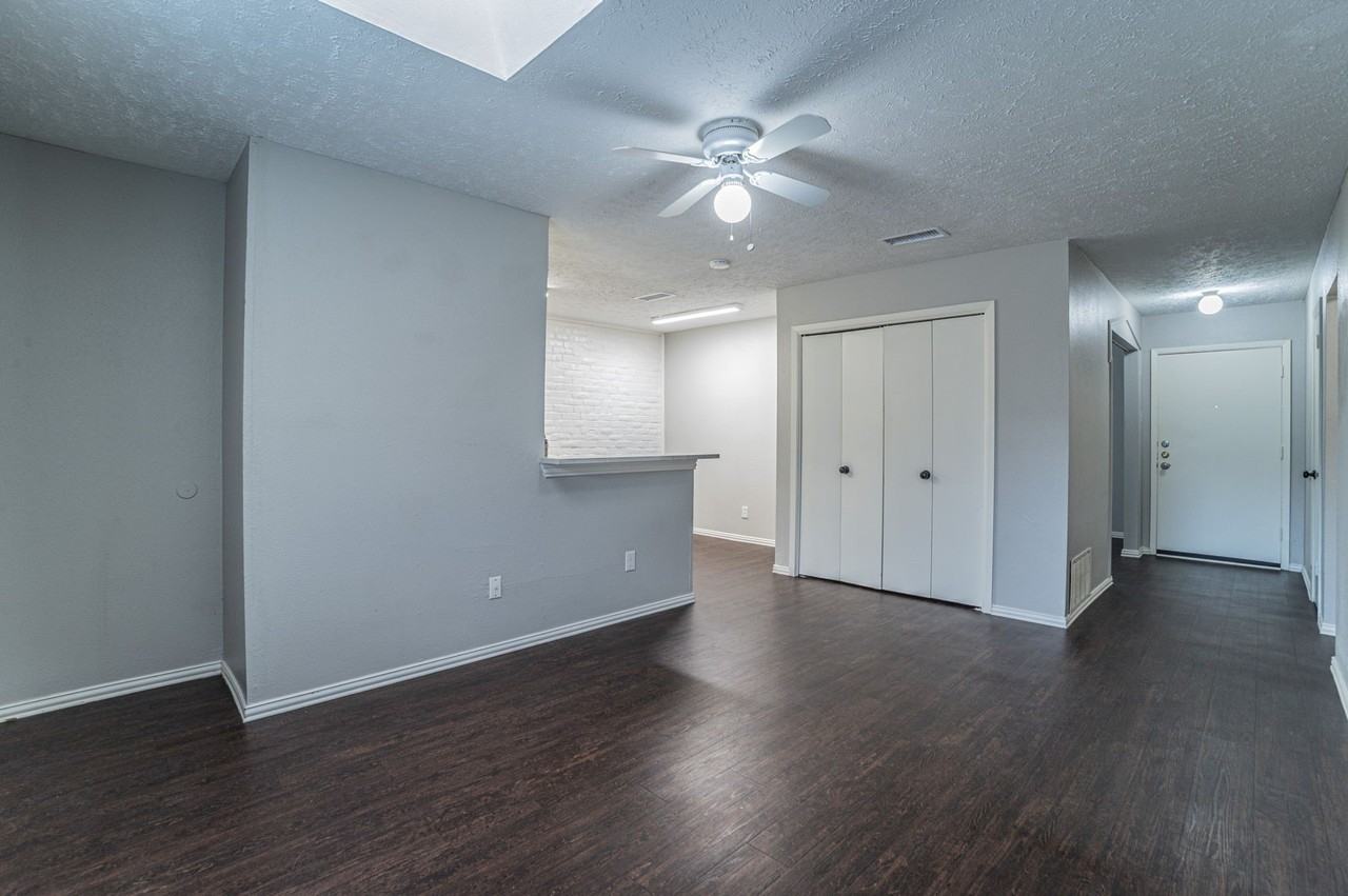 5 E Townhouse Ln - Photo 3 of 19
