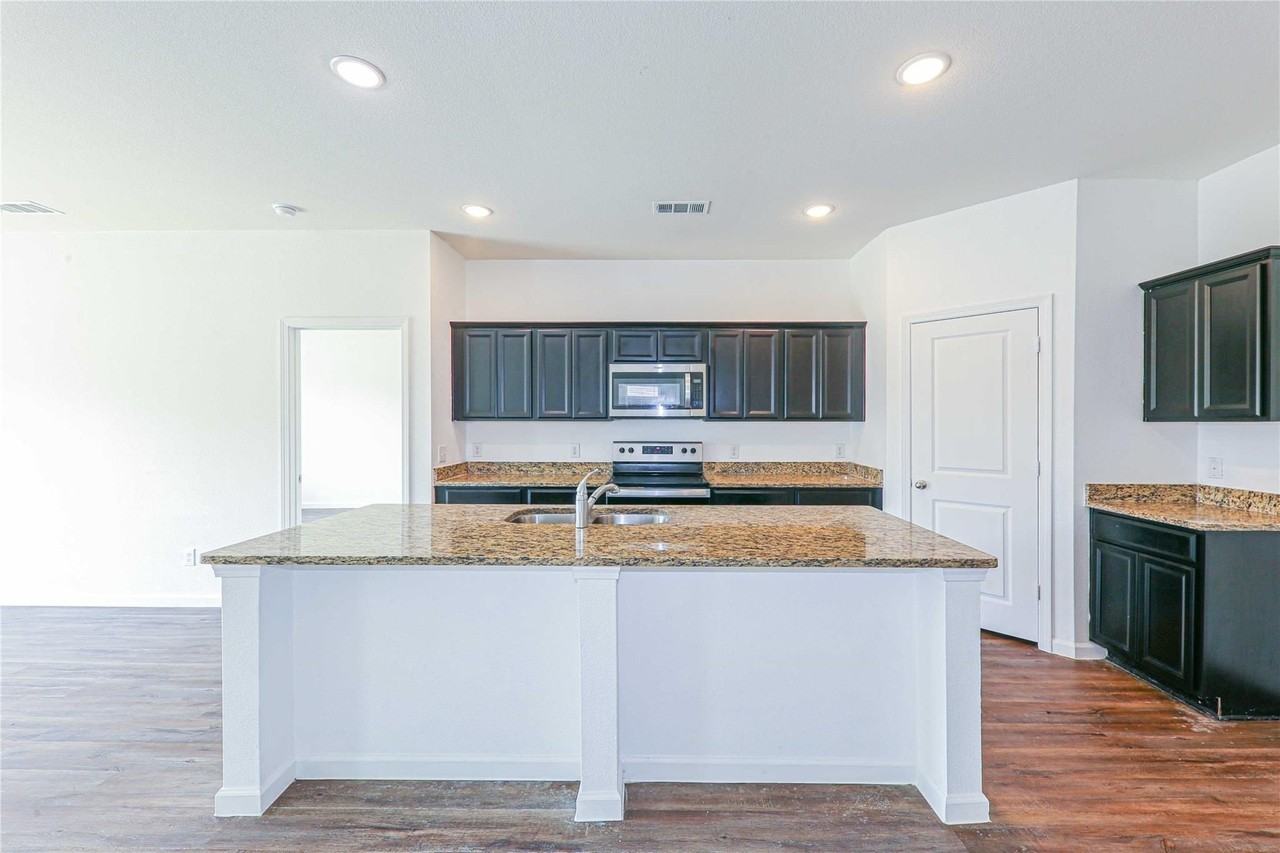 746 Wilshire Dr - Photo 6 of 23