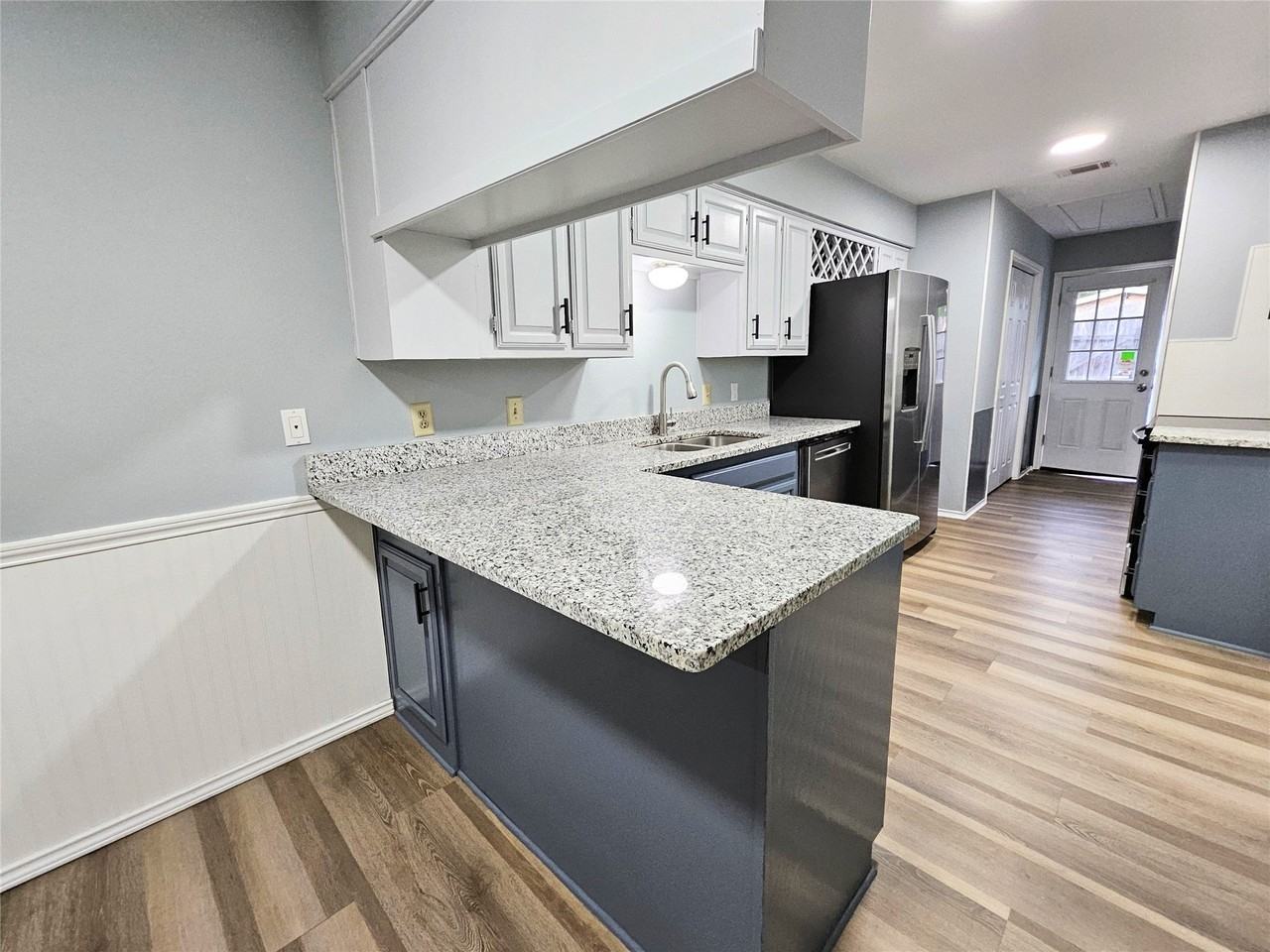 1124 Kathy Ln - Photo 3 of 31
