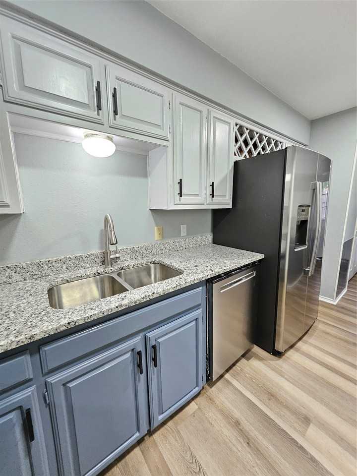 1124 Kathy Ln - Photo 4 of 31