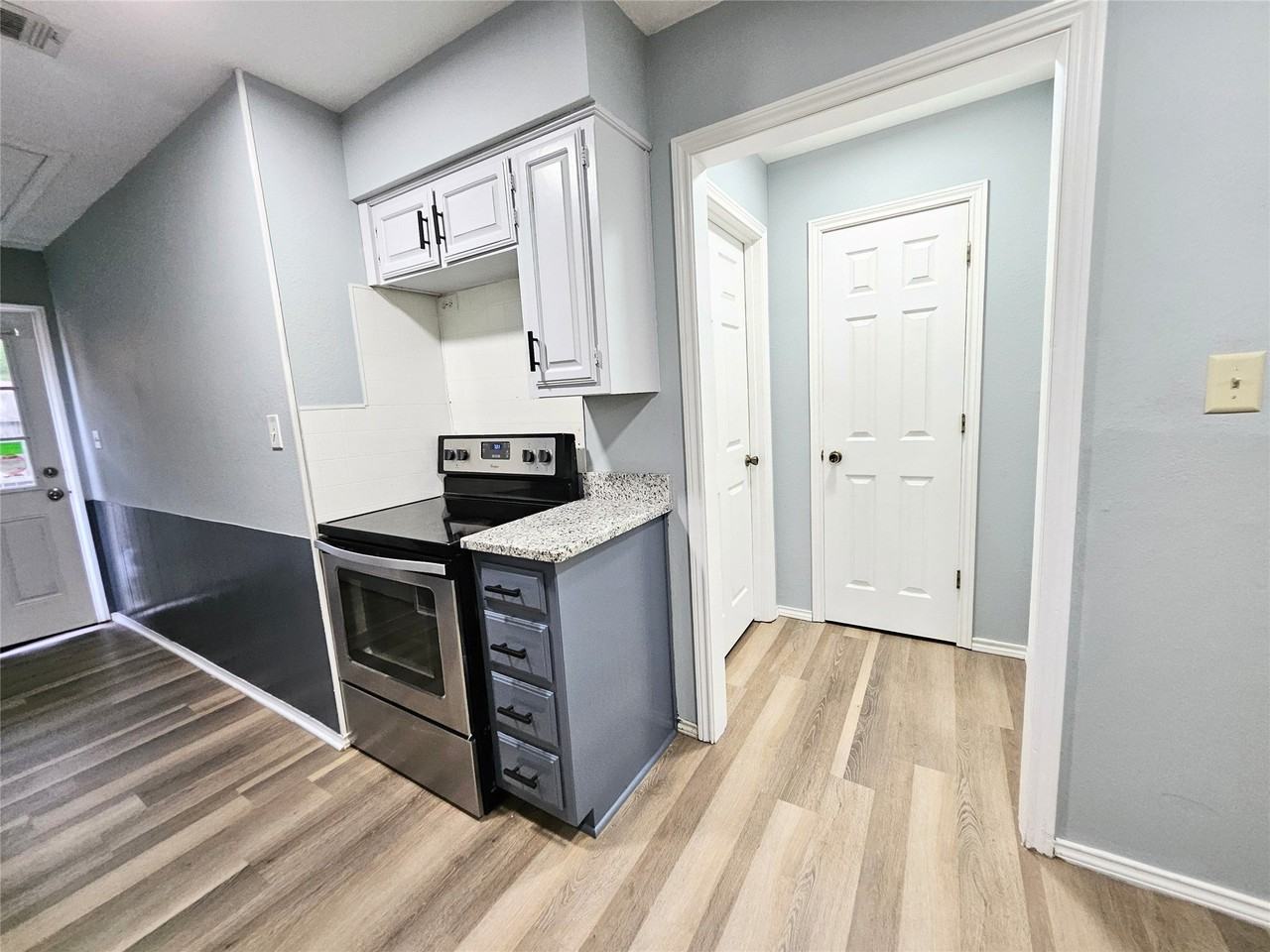 1124 Kathy Ln - Photo 5 of 31