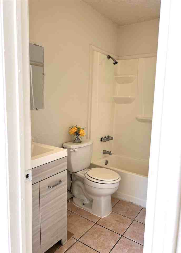 3848 Waldorf St - Photo 7 of 7