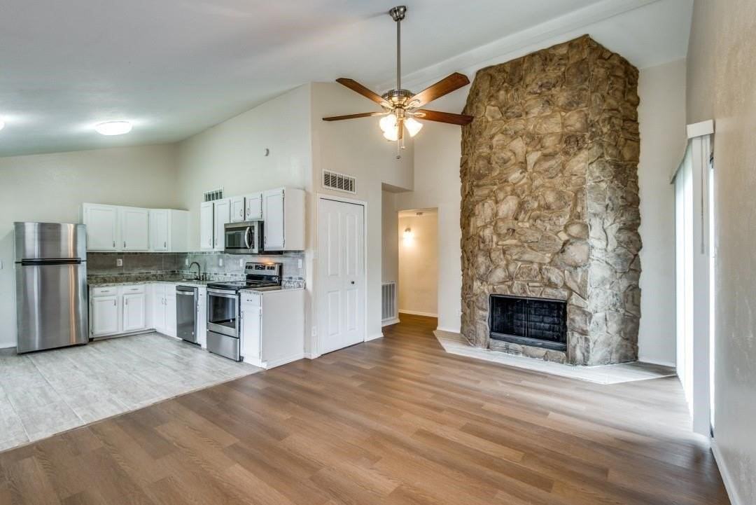 431 Justice St - Photo 3 of 10