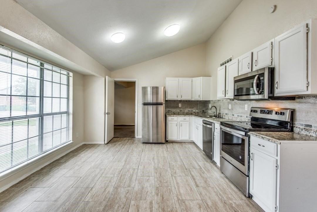 431 Justice St - Photo 5 of 10