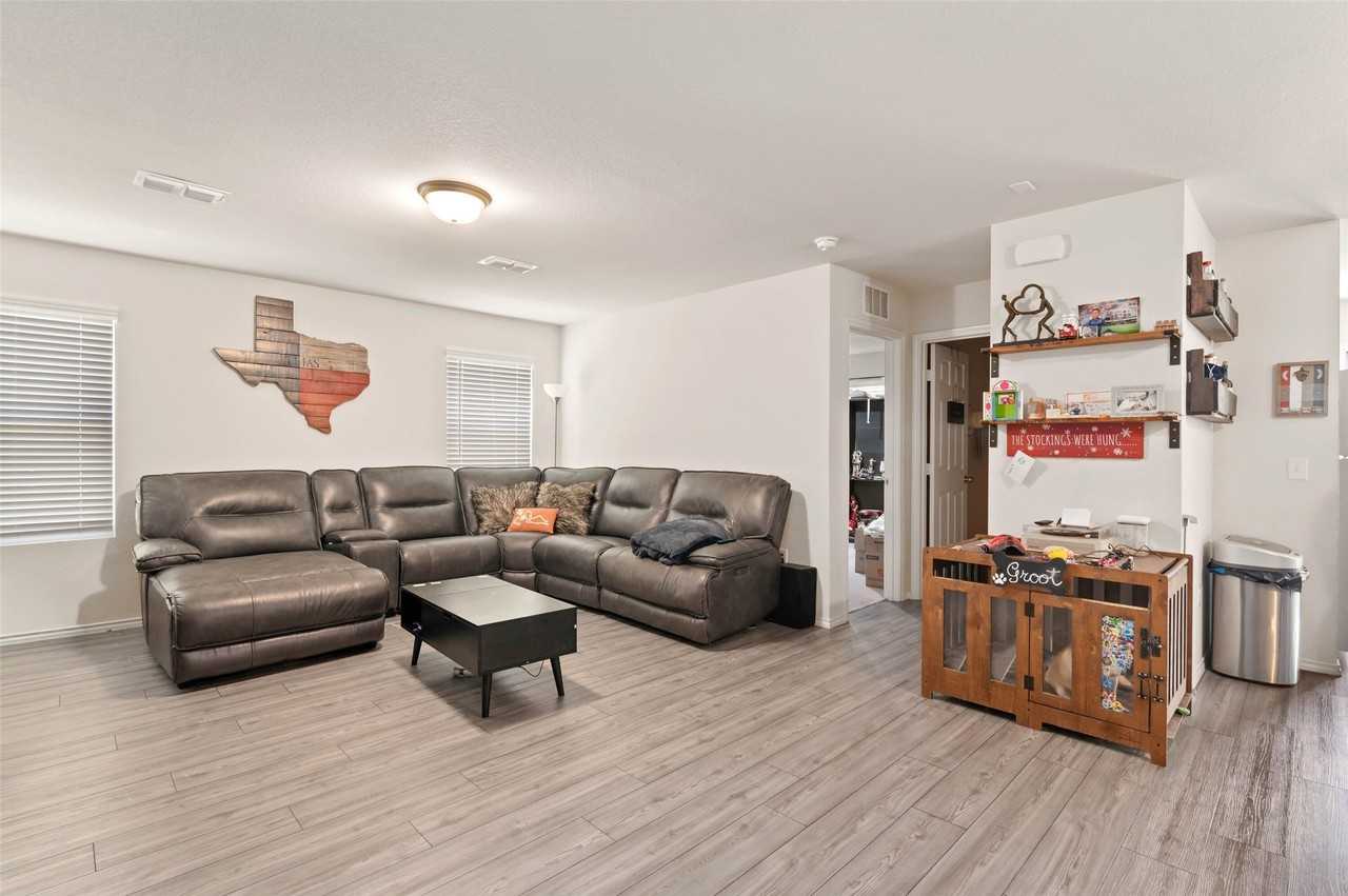 7016 Calshot Rd - Photo 3 of 28