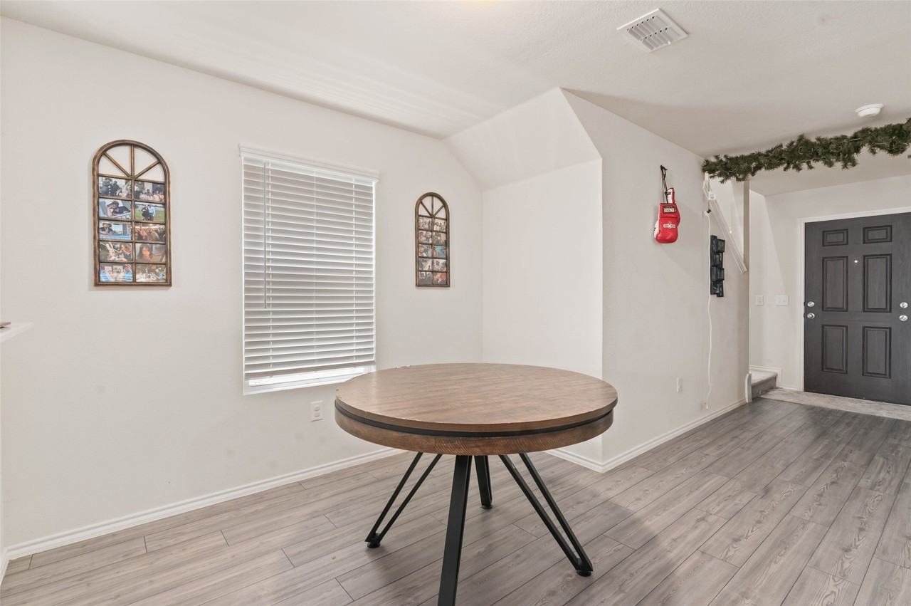 7016 Calshot Rd - Photo 6 of 28