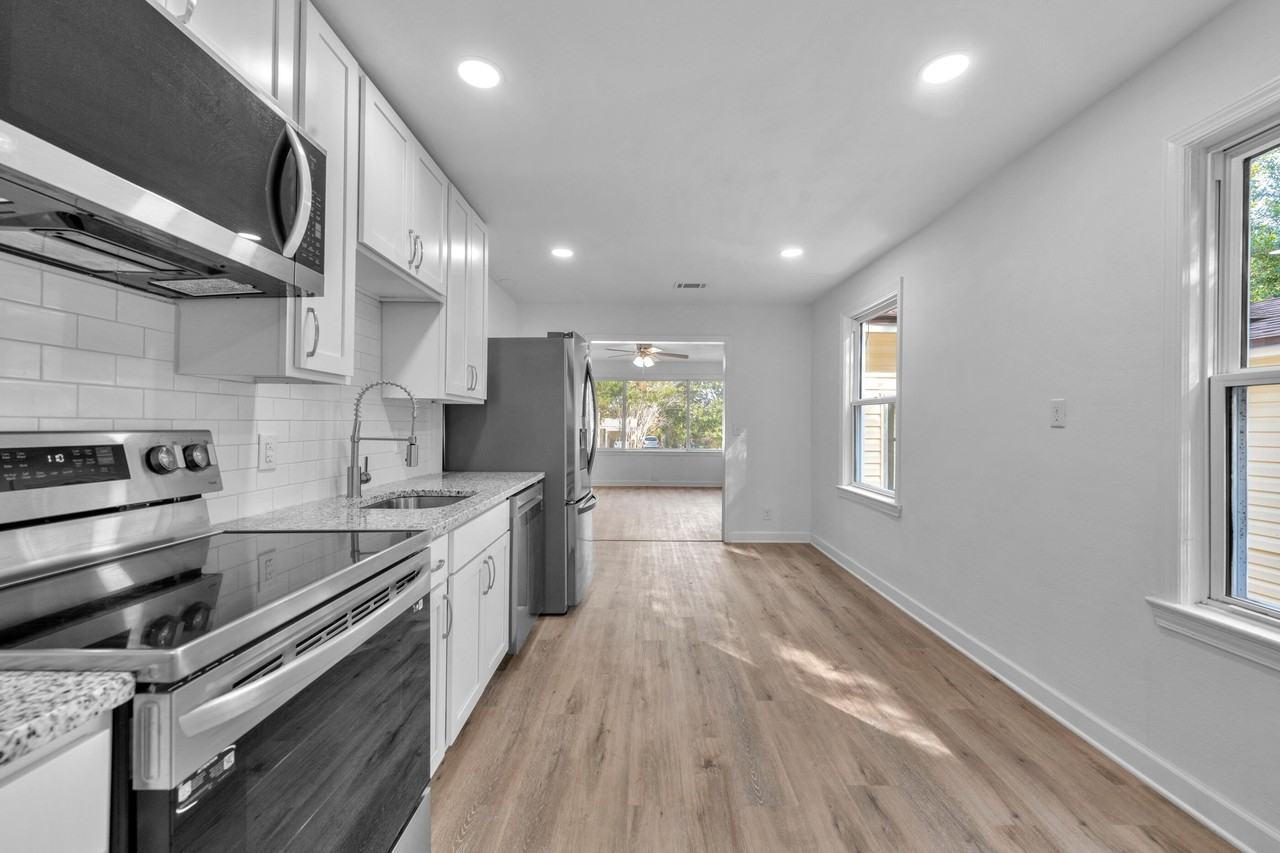 723 Lakewood Rd - Photo 2 of 21