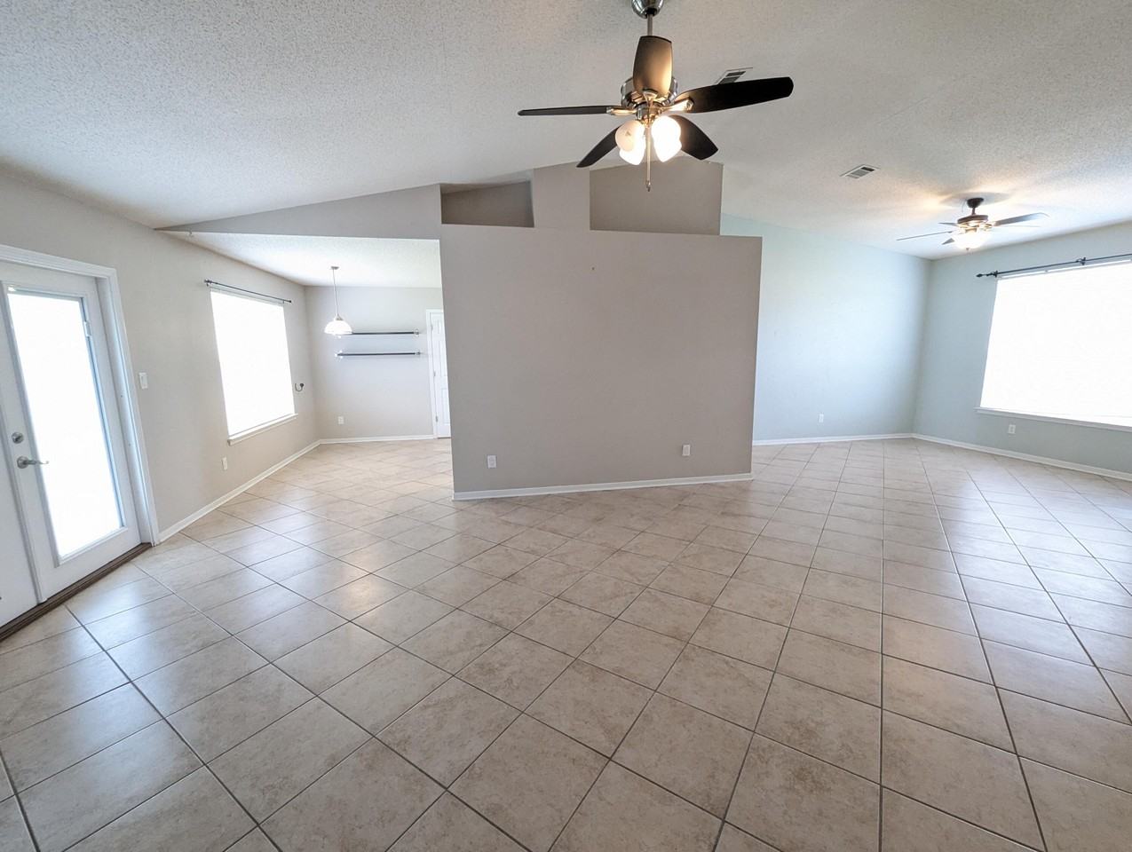 9516 Brentwood Blvd - Photo 4 of 22
