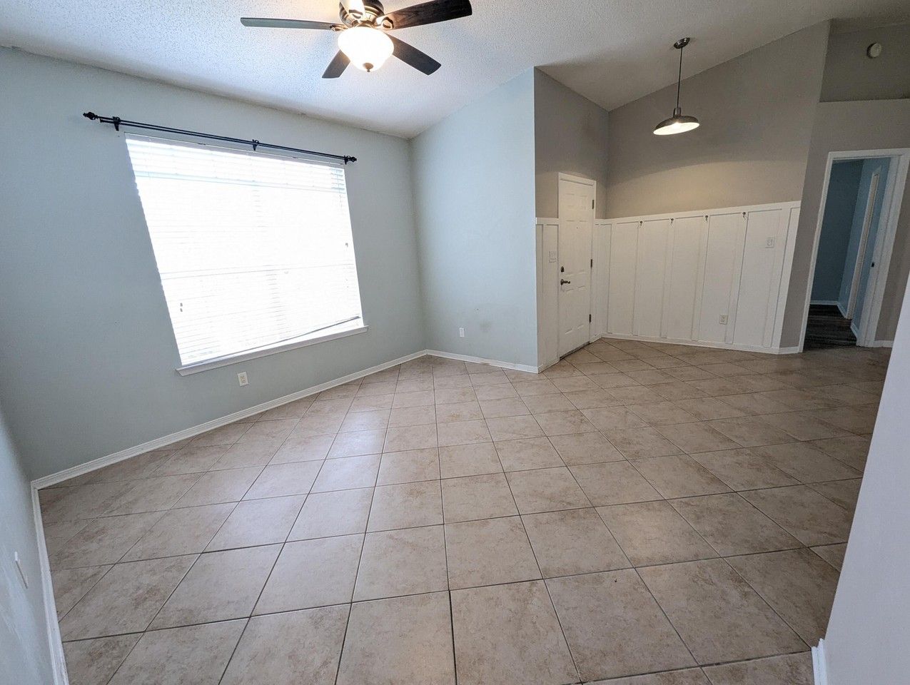 9516 Brentwood Blvd - Photo 5 of 22