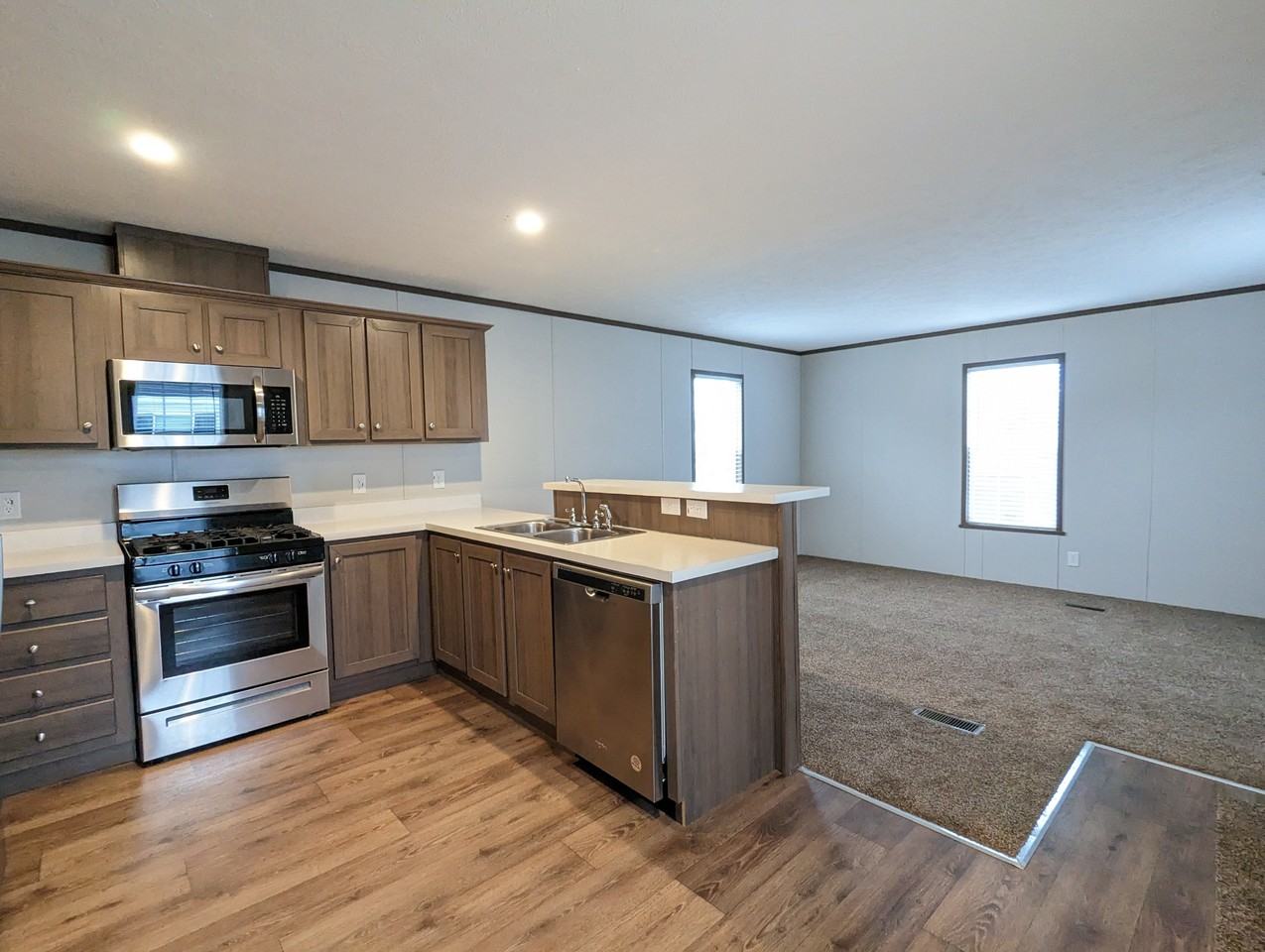 2407 Catalpa St #65 - Photo 3 of 10
