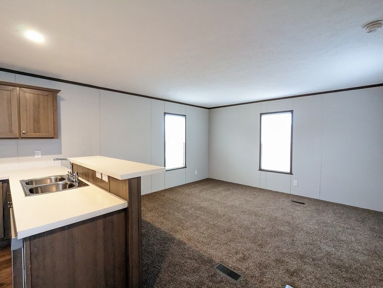 2407 Catalpa St #65 - Photo 4 of 10