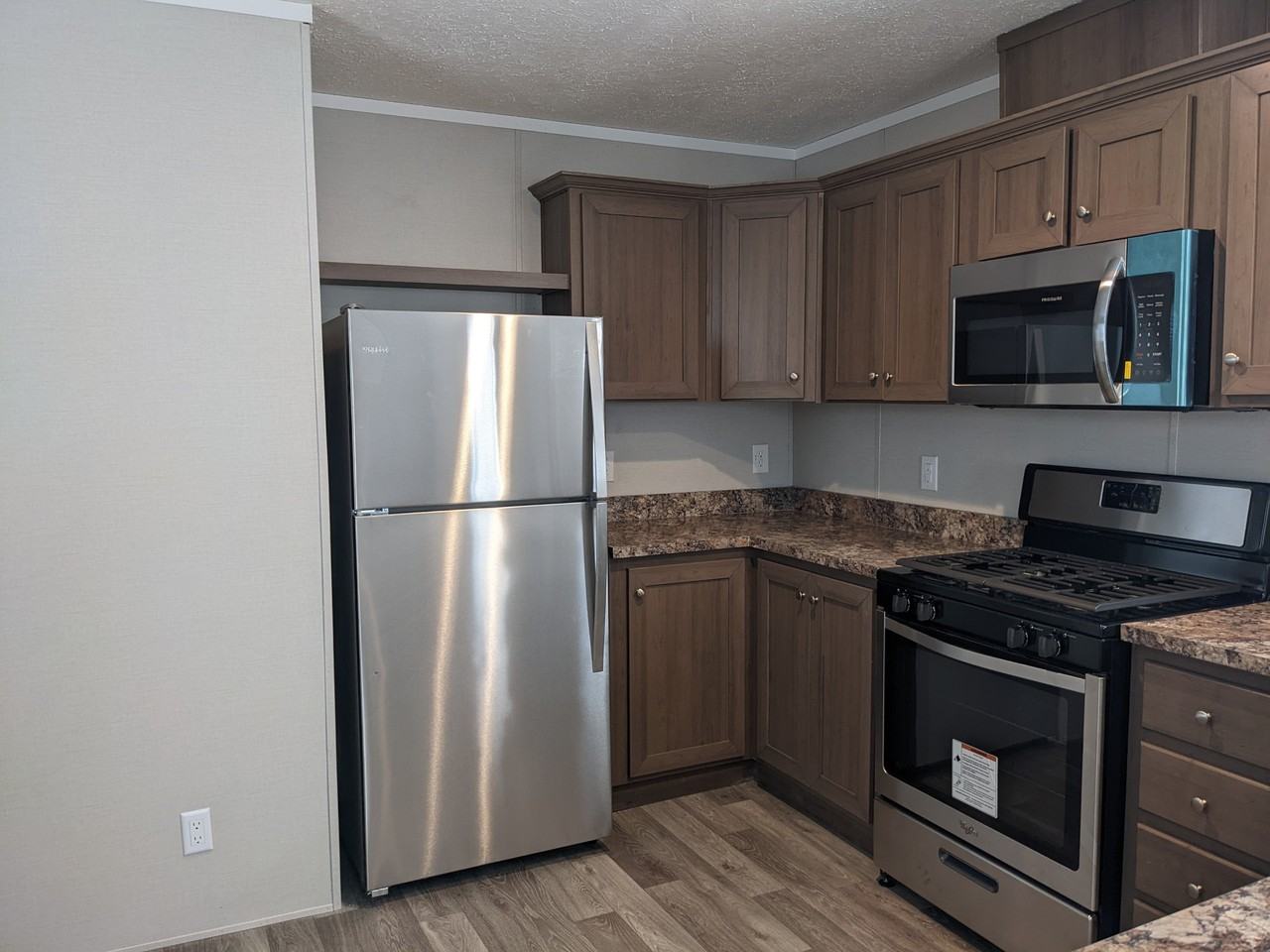 300 Forrest Ave #19 - Photo 2 of 12