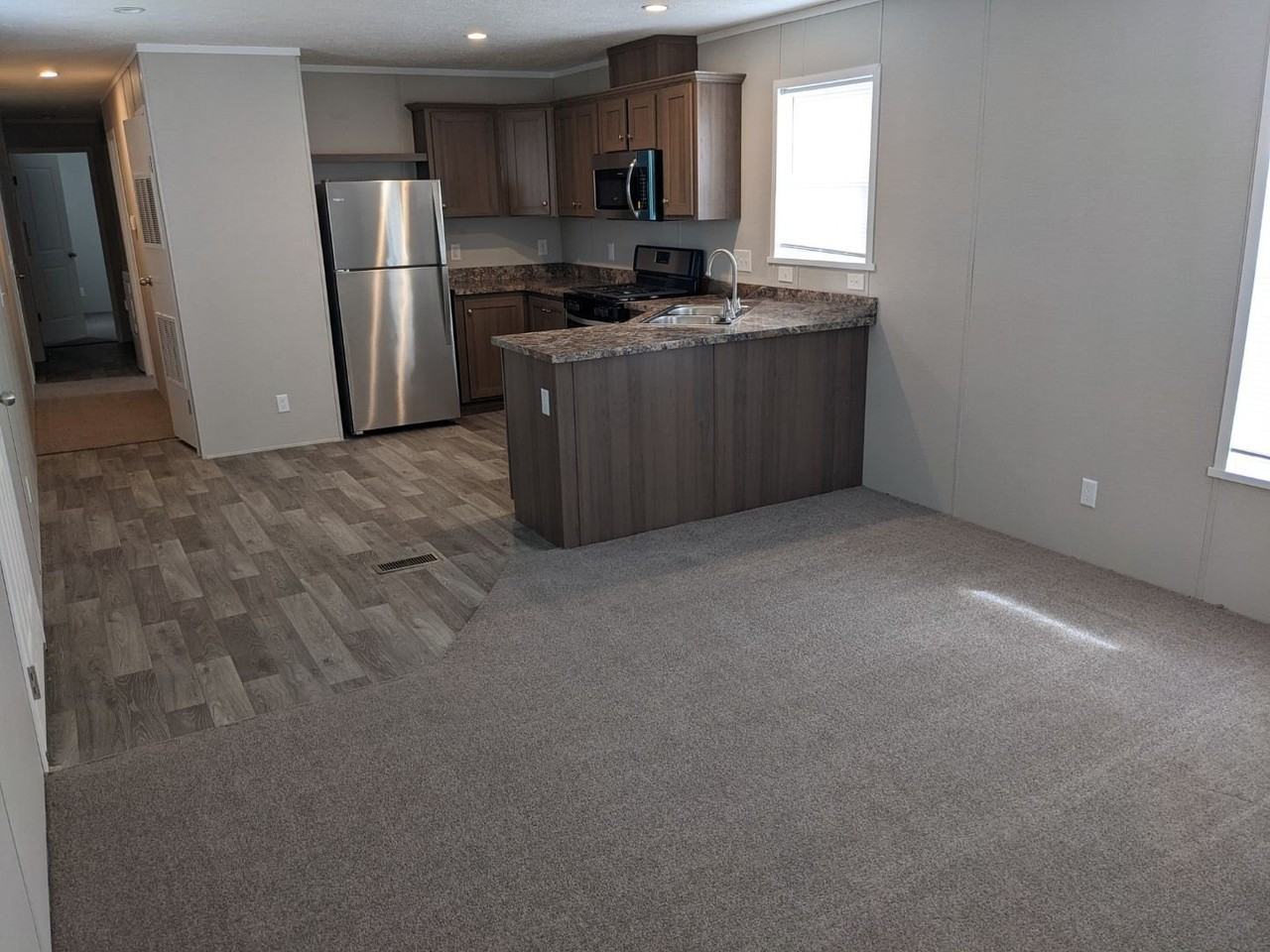 300 Forrest Ave #19 - Photo 3 of 12