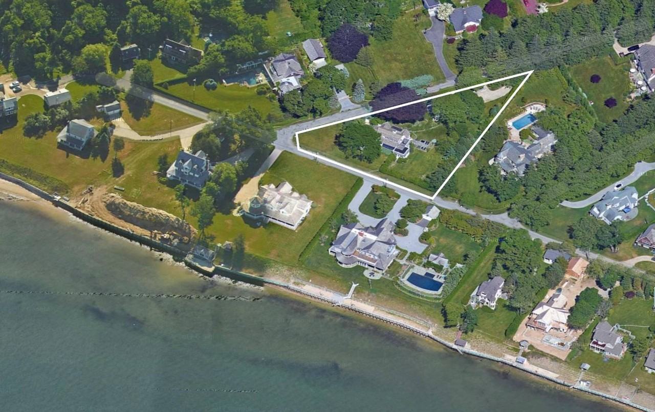 42 Peconic Ave - Photo 3 of 24