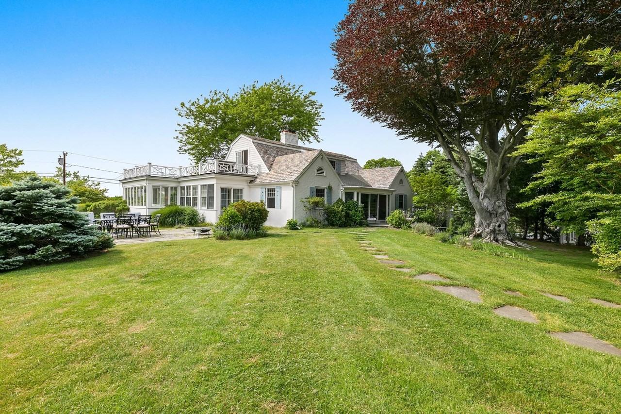 42 Peconic Ave - Photo 5 of 24