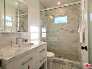 424 Pacific St - Photo 3 of 7