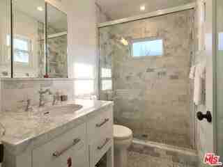 424 Pacific St - Photo 4 of 7